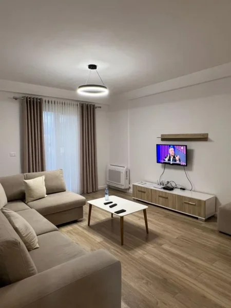 Tirane, jepet me qera apartament 2+1+Aneks+Ballkon Kati 3, 500 € (astir)