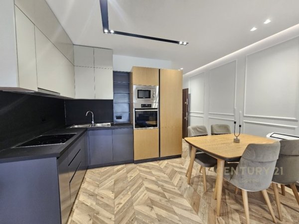 Tirane, jepet me qera apartament 2+1+Ballkon Kati 3, 95 m² 890 € (Liqeni i Thate)