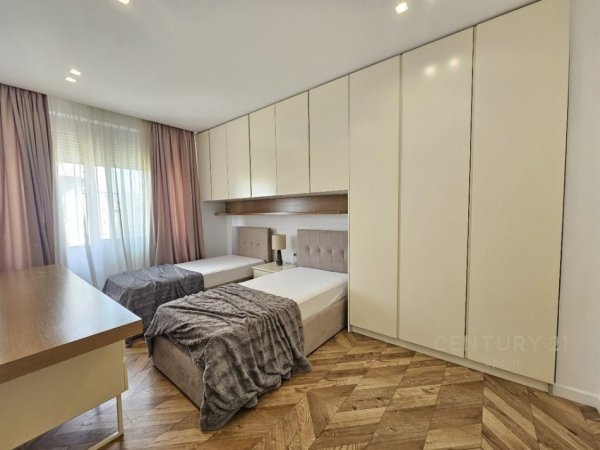 Tirane, jepet me qera apartament 2+1+Ballkon Kati 3, 95 m² 890 € (Liqeni i Thate)