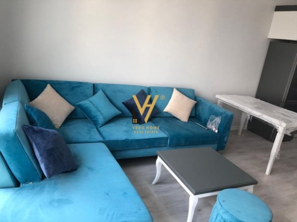 Tirane, jepet me qera apartament 1+1+Ballkon Kati 8, 75 m² 650 € (RRUGA E KAVAJES)
