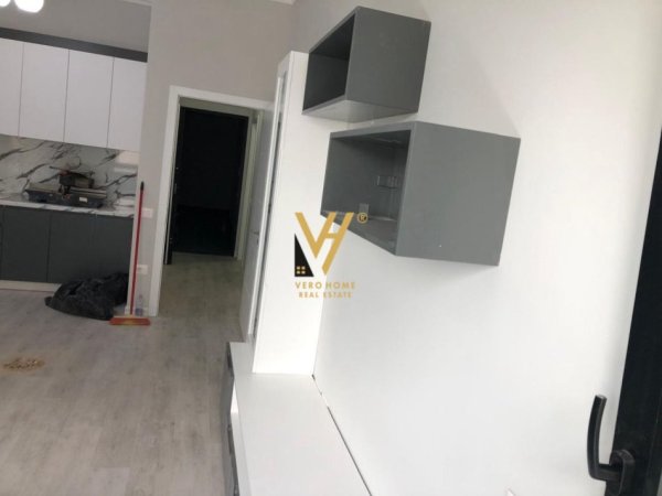 Tirane, jepet me qera apartament 1+1+Ballkon Kati 8, 75 m² 650 € (RRUGA E KAVAJES)