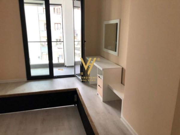 Tirane, jepet me qera apartament 1+1+Ballkon Kati 8, 75 m² 650 € (RRUGA E KAVAJES)