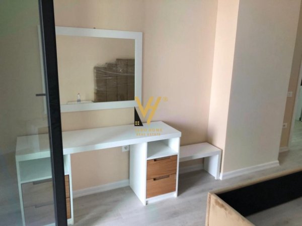 Tirane, jepet me qera apartament 1+1+Ballkon Kati 8, 75 m² 650 € (RRUGA E KAVAJES)