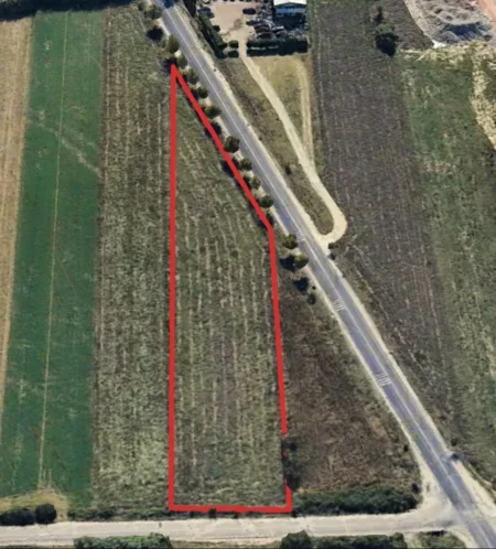 Tirane, shitet toke , 4.540 m² (Rruga e Rinasit)