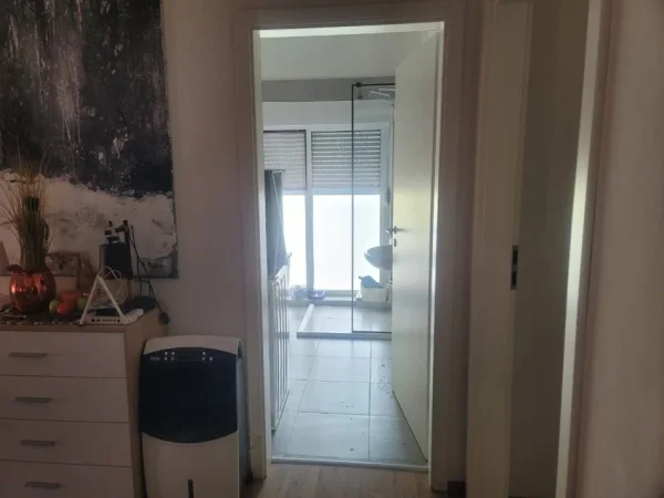 Tirane, shitet apartament 2+1+Ballkon Kati 8, 82 m² 130.000 € (Rruga Pasho Hysa)