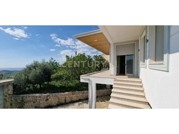 Tirane, shitet apartament Kati 3, 485 m² 210.000 € 