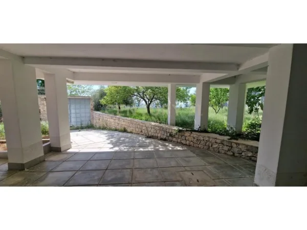 Tirane, shitet apartament Kati 3, 485 m² 210.000 € 