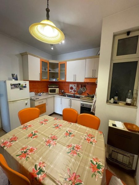 Tirane, jepet me qera apartament 2+1+Aneks+Ballkon Kati 4, 95 m² 1.000 € (Myslym Shyri)