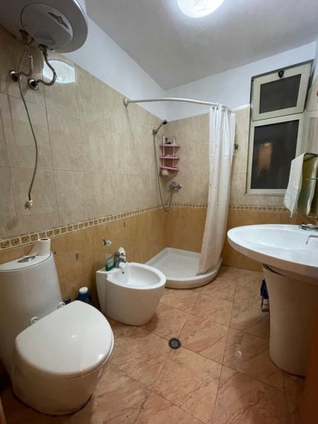 Tirane, jepet me qera apartament 2+1+Aneks+Ballkon Kati 4, 95 m² 1.000 € (Myslym Shyri)