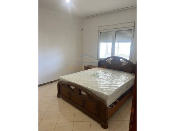 Durres, jepet me qera apartament 1+1 Kati 4, 80 m² 300 € (Pranë Ish Urt , Durrës)