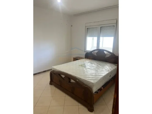 ISH URT, jepet me qera apartament 1+1 Kati 4, 80 m² 300 € (Pranë Ish Urt , Durrës)