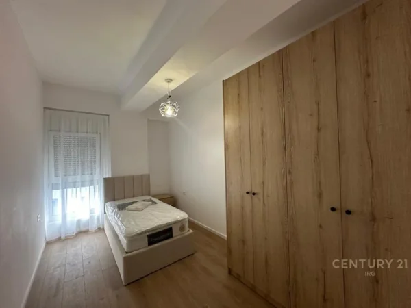 Tirane, jepet me qera apartament 2+1 Kati 5, 75 m² 550 € 