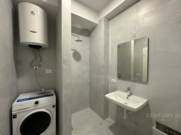 Tirane, jepet me qera apartament 2+1 Kati 5, 75 m² 550 € 