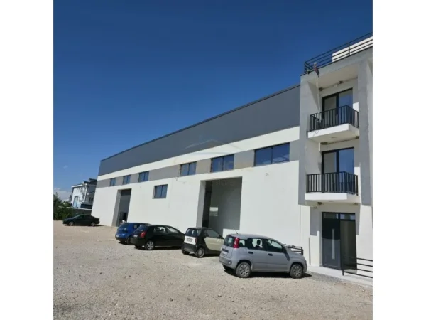 Tirane, shitet ambjent biznesi Kati 0, 5.900 m² 6.300.000 € (Valias ,Kamez)