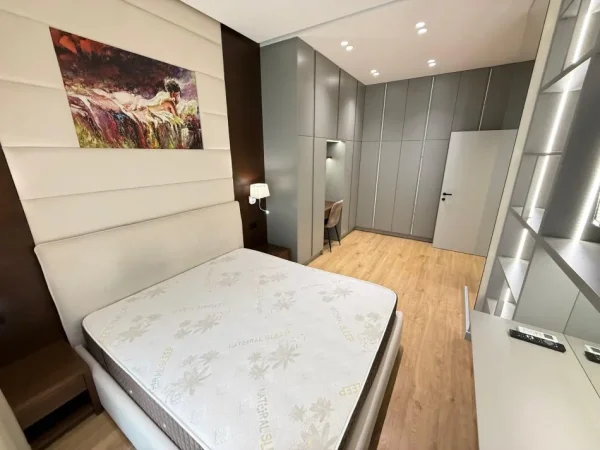 Tirane, jepet me qera apartament 1+1+Ballkon Kati 4, 70 m² 900 € (rruga e kavajes)