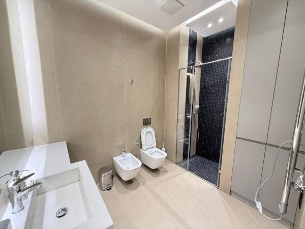 Tirane, jepet me qera apartament 1+1+Ballkon Kati 4, 70 m² 900 € (rruga e kavajes)
