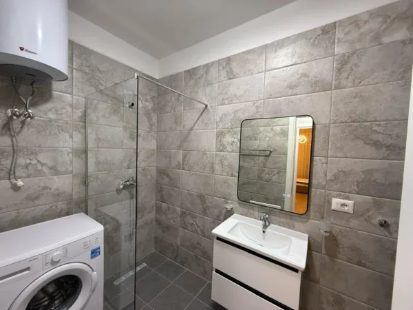 Tirane, jap me qera apartament 2+1+Ballkon Kati 3, 100 m² 750 € (rruga don bosko)