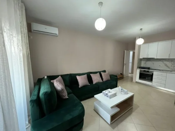 Tirane, jap me qera apartament 2+1+Ballkon Kati 2, 100 m² 550 € (rruga 5 maji)