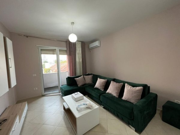 Tirane, jap me qera apartament 2+1+Ballkon Kati 2, 100 m² 650 € (rruga 5 maji)