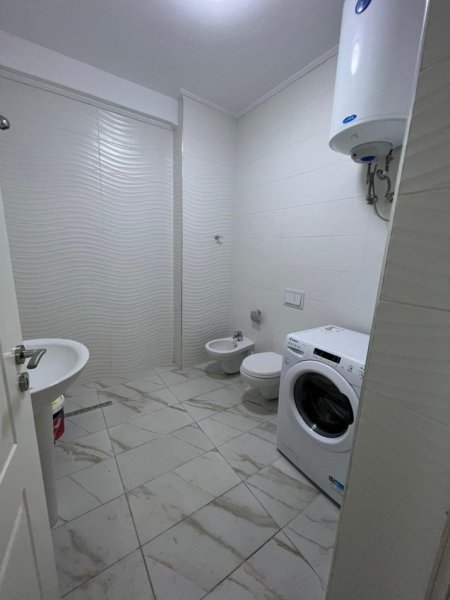 Tirane, jap me qera apartament 2+1+Ballkon Kati 2, 100 m² 650 € (rruga 5 maji)