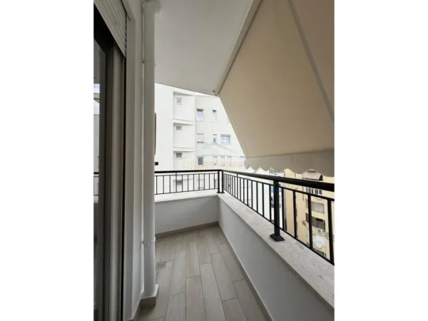 Tirane, jap me qera apartament 1+1 Kati 6, 83 m² 1.000 € (Qender)