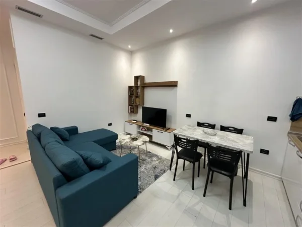 Tirane, shitet garsonier 1+1 Kati 0, 42 m² 58.000 € (Prane Restorant Freskut.)