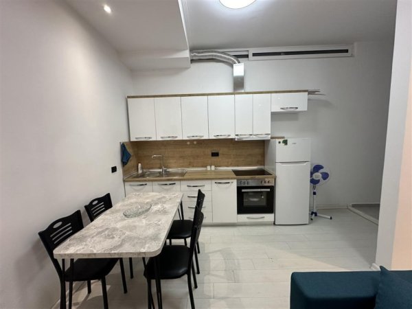 Tirane, shitet garsonier 1+1 Kati 0, 42 m² 58.000 € (Prane Restorant Freskut.)