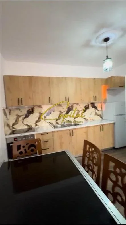 Tirane, jepet me qera apartament 2+1 Kati 5, 87 m² 450 € (SHKOZE)