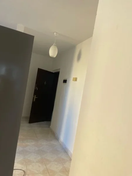 Tirane, jepet me qera apartament 2+1+Aneks+Ballkon Kati 4, 80 m² 350 € (fusha e aviacionit)
