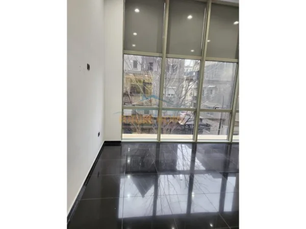 Tirane, shitet ambjent biznesi Kati 1, 108 m² 225.000 € (Qender)