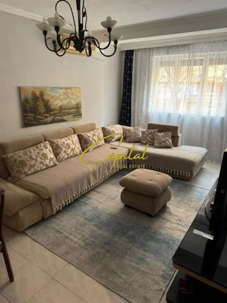 Tirane, jepet me qera apartament 2+1 Kati 1, 80 m² 600 € (PAZARI I RI)