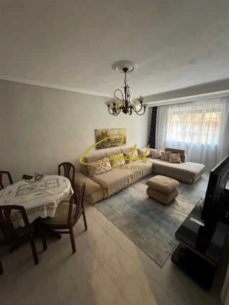 Tirane, jepet me qera apartament 2+1 Kati 1, 80 m² 600 € (PAZARI I RI)