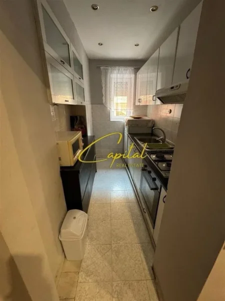 Tirane, jepet me qera apartament 2+1 Kati 1, 80 m² 600 € (PAZARI I RI)