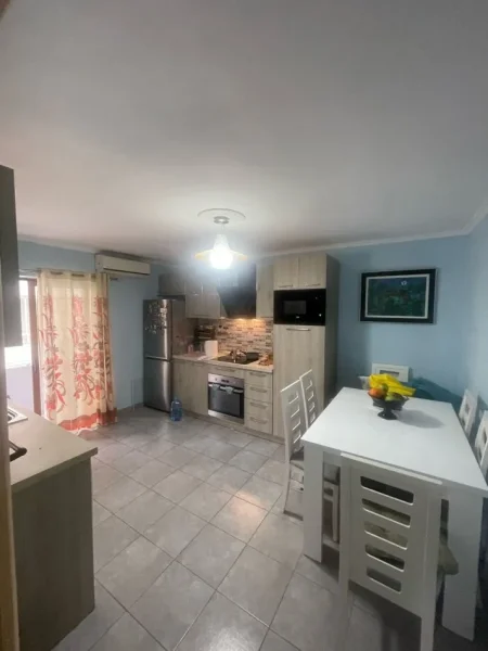 APARTAMENT 2+1 me qera ne Qender/Rruga Mine Peza (550 Euro)