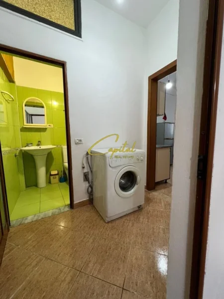 Tirane, jepet me qera apartament 1+1 Kati 1, 71 m² 400 € (XHAMLLIKU)