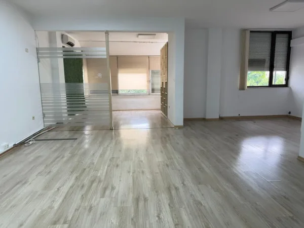 Tirane, jap me qera zyre Kati 1, 210 m² 1.950 € (BLLOK)