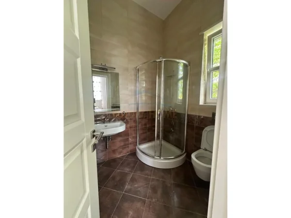Tirane, jepet me qera Vile 2 Katshe Kati 0, 400 m² 5.000 € (Rolling HillS, Teguu)