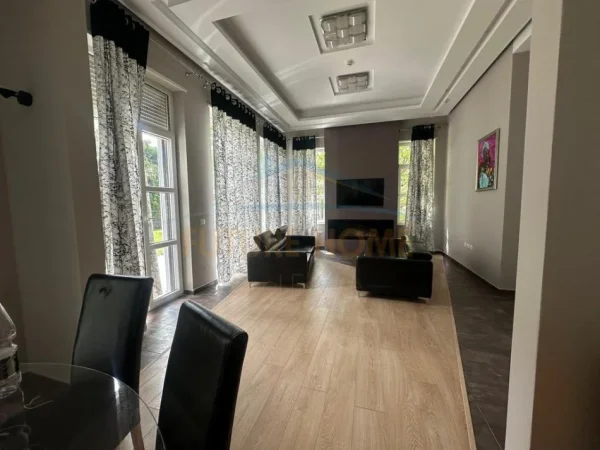 Tirane, jepet me qera Vile 2 Katshe Kati 0, 400 m² 5.000 € (Rolling HillS, Teguu)
