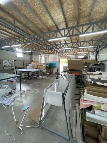 Tirane, jap me qera magazine Kati 0, 650 m² 1.500 € (KASHAR)