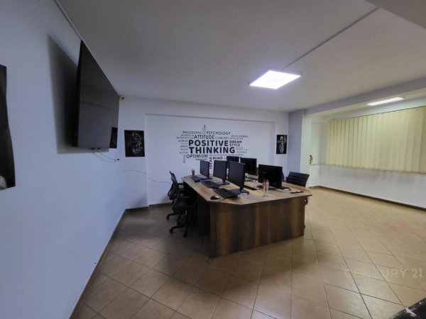 Tirane, jepet me qera zyre Kati 1, 880 m² 880 € (ISH PARKU)