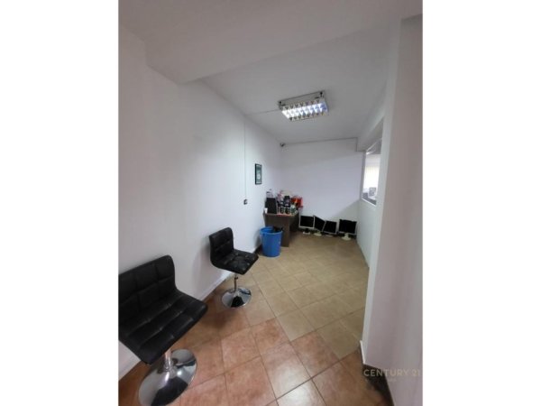Tirane, jepet me qera zyre Kati 1, 880 m² 880 € (ISH PARKU)