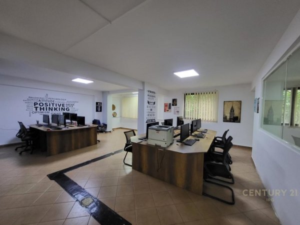 Tirane, jepet me qera zyre Kati 1, 120 m² 880 € (21 Dhjetori)