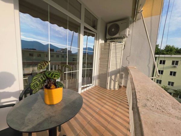 Tirane, jepet me qera apartament 1+1 Kati 4, 85 m² 1.000 € (LICEU ARTISTIK)