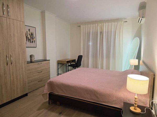 Tirane, jepet me qera apartament 1+1 Kati 4, 85 m² 1.000 € (LICEU ARTISTIK)