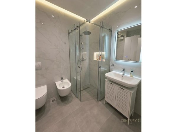 Tirane, jepet me qera apartament 1+1 Kati 4, 85 m² 1.000 € (LICEU ARTISTIK)