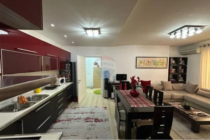 Tirane, jepet me qera apartament 2+1+Ballkon Kati 4, 95 m² 550 € (Astir)