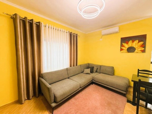 Tirane, jepet me qera apartament 2+1+Ballkon Kati 2, 94 m² 650 € (Don Bosco)