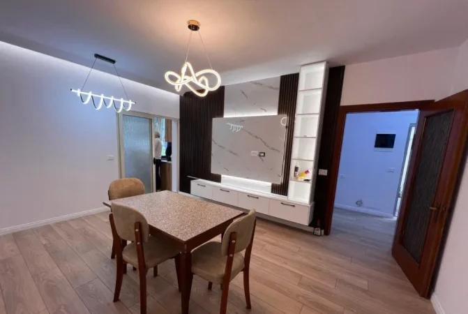 Tirane, jepet me qera apartament 2+1 Kati 4, 67 m² 500 € (Zogu i Zi prane Ringut perballe Kastratit)