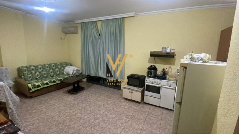 Tirane, jepet me qera apartament 1+1+Ballkon Kati 6, 70 m² 350 € (KODRA E DIELLIT)