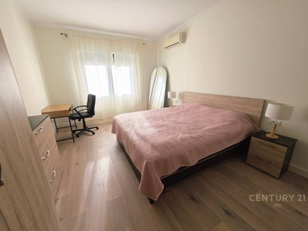 Tirane, jepet me qera apartament 1+1+Aneks+Ballkon Kati 4, 85 m² 1.000 € (Liceur Artistik)